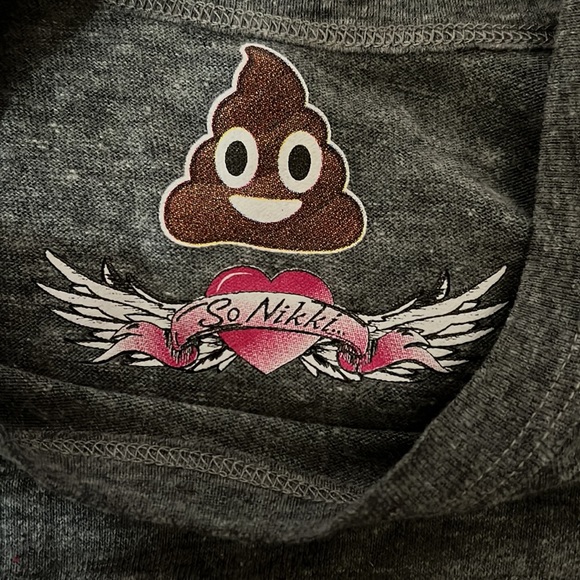 NWT so Nikki Emoji tee. Med - Picture 3 of 3